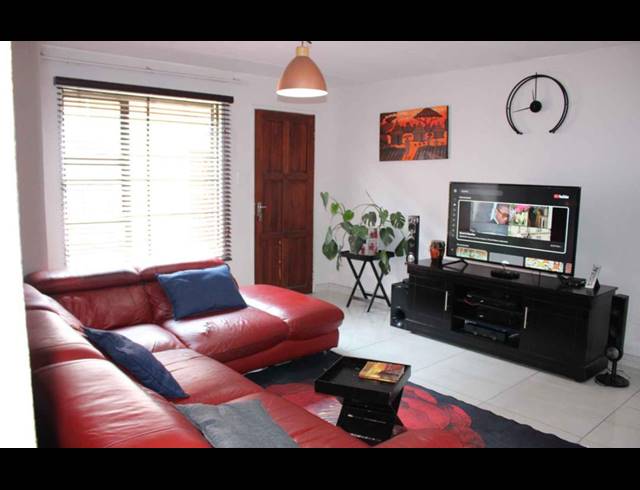 2 BEDROOM TOWNHOUSE FOR SALE IN ALBERTSDAL